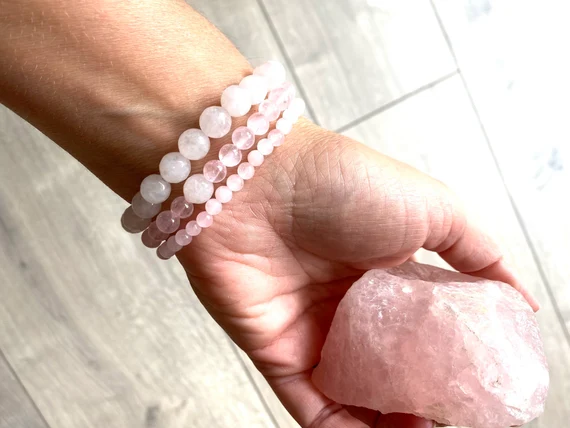 rose quartz bead bracelet