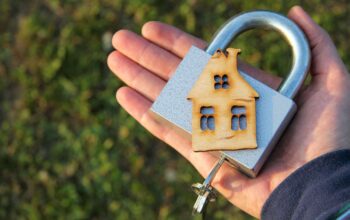 Smart ways to sell a shared home after a divorce and make it go smoothly