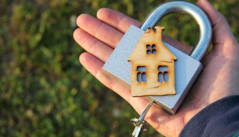 Smart ways to sell a shared home after a divorce and make it go smoothly